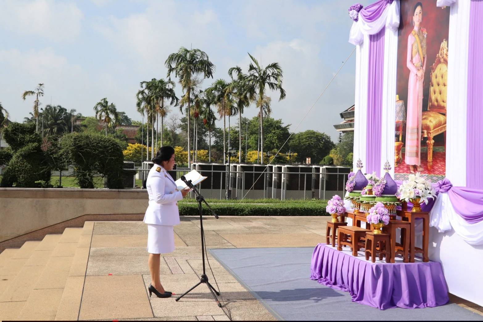 title - ศูนย์ส่งเสริมและพัฒนาอาชีพเสริมนอกภาคการเกษตร (ศพส.) จัดพิธีถวายเครื่องราชสักการะ วางพานพุ่ม และพิธีลงนามถวายพระพรชัยมงคลเฉลิมพระเกียรติ เนื่องในโอกาสมหามงคลเฉลิมพระชนมพรรษา สมเด็จพระนางเจ้าสุทิดา พัชรสุธาพิมลลักษณ พระบรมราชินี วันที่ 3 มิถุนายน 2569